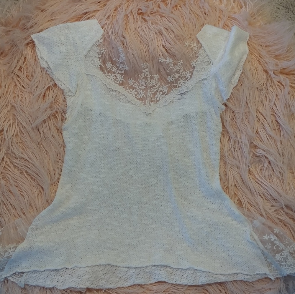 Sweetheart Neckline with Peplum Shape Blouse